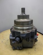 Die Reparatur des Fahrmotors für  Raupenbagger Komatsu PC210LC-3