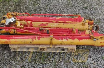 ein Satz von Hydraulikzylindern Komatsu PC240-8 