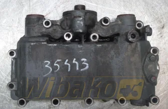 z obudową i podstawami filtrów oleju Deutz TDC2013 L06 2V 