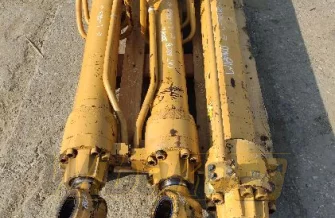 ein Satz von Hydraulikzylindern Caterpillar 320B 
