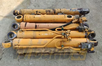 ein Satz von Hydraulikzylindern Liebherr A904B 