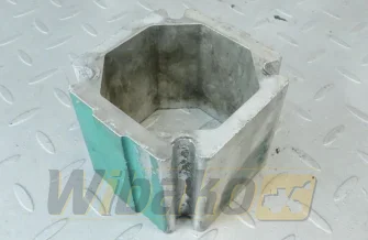 Adapter kolektora ssacego H= 70 mm für Motor Volvo Penta TAD870-73VE 21827488