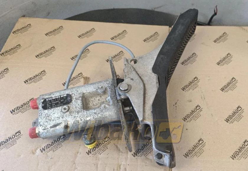 Pedal Liebherr BG-7 2/3 L 01 9882965-000 – gebraucht