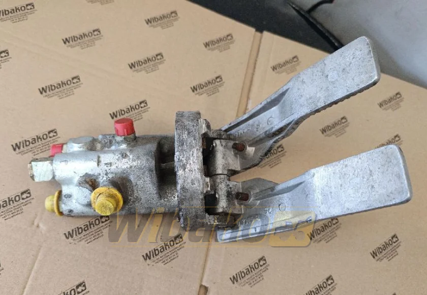 Pedal Liebherr VG-7 2/3 Q 01 9266061-003 – gebraucht