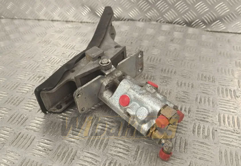 Pedal Liebherr VG7-2/3 L07 9079259-101 – gebraucht
