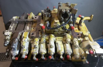 Hydraulik Verteiler Komatsu PC240LC-6 M/8