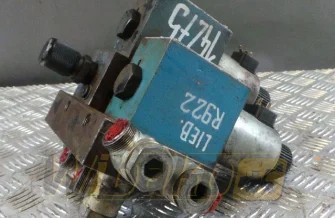 Hydraulik Verteiler Vickers D64V52ALJNUH620 E-4
