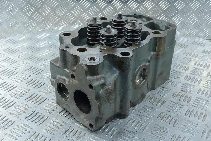 Zylinderkopf des Liebherr D934 Motors