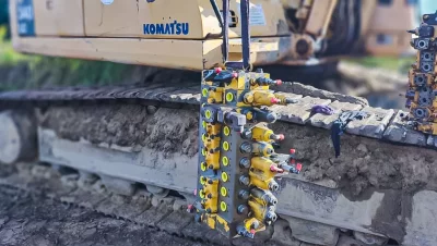 Pumpe und Hydraulikverteiler aus dem Komatsu Bagger