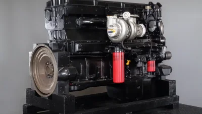 Service und Reparatur des Cummins QSX15 Motors