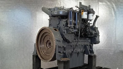 Reparatur des D924 TI-E A4 Motors im LTM 1090-4.1 Kran