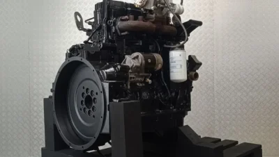 Reparatur des Cummins QSB4.5 Motors in einem Komatsu PC160LC-8 Bagger