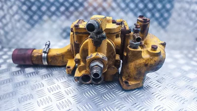 Was sollte man im Kühlsystem einer Baumaschine überprüfen, um einen plötzlichen Ausfall zu vermeiden?