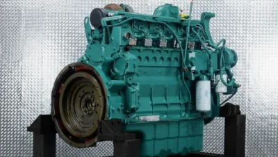 Überholung des Volvo D7D Motors in der Volvo EC240B Bagger
