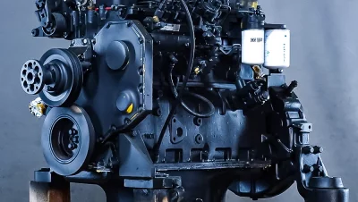 Reparatur des Komatsu S6D102E-1 Motors