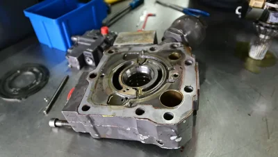 Diagnose und Regeneration der Hydraulikpumpe im Volvo EW160B Bagger