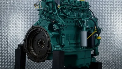 Reparatur des Deutz TCD2013 L06 2V Motors in der Sennebogen 835M Maschine