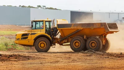 Vorbereitung des Fahrwerks von Baumaschinen für effiziente und störungsfreie Arbeit