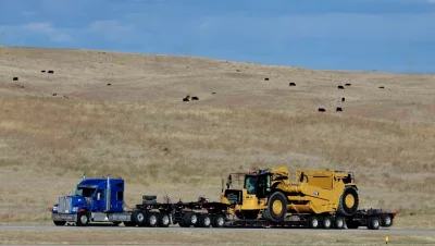 Transport und Abschleppen von Baumaschinen